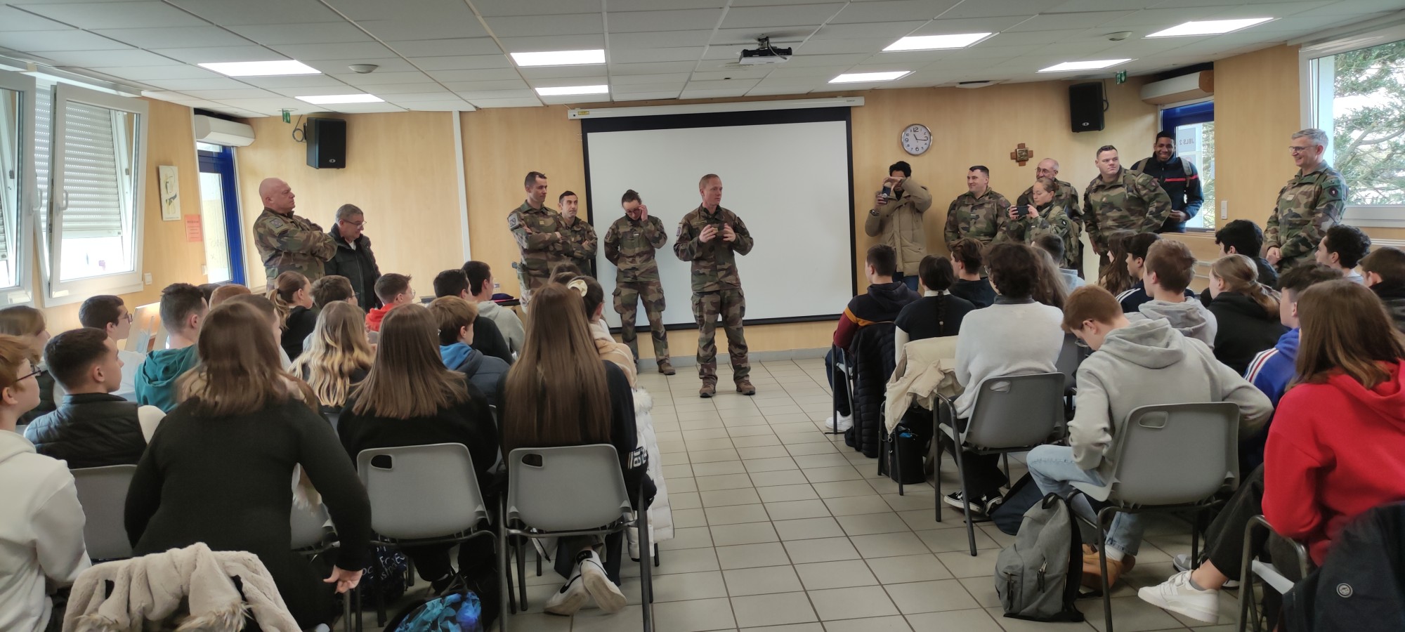 La rencontre des professionnels continue au Lycée Professionnel